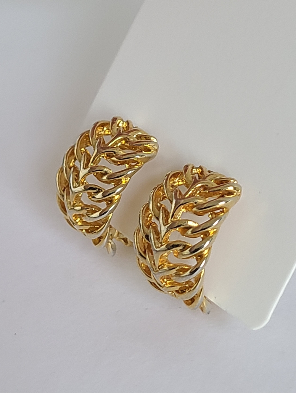 Vintage Style Gold Tone Openwork Leaf Feather Wide Half Hoop Clip On Earrings - Picture 9 of 15